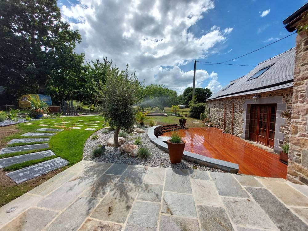 Terrasse Pierre Naturelle et bois exotique