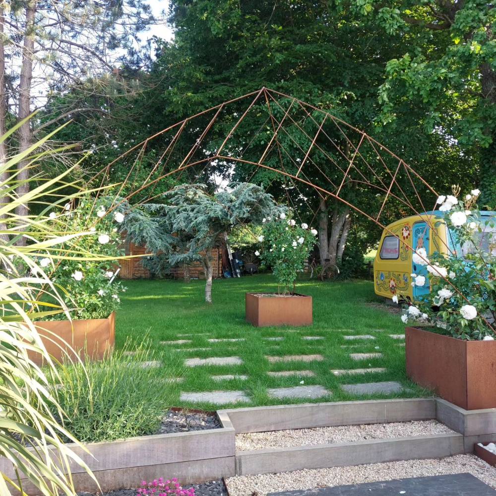 Plantation avec support acier et jardinière