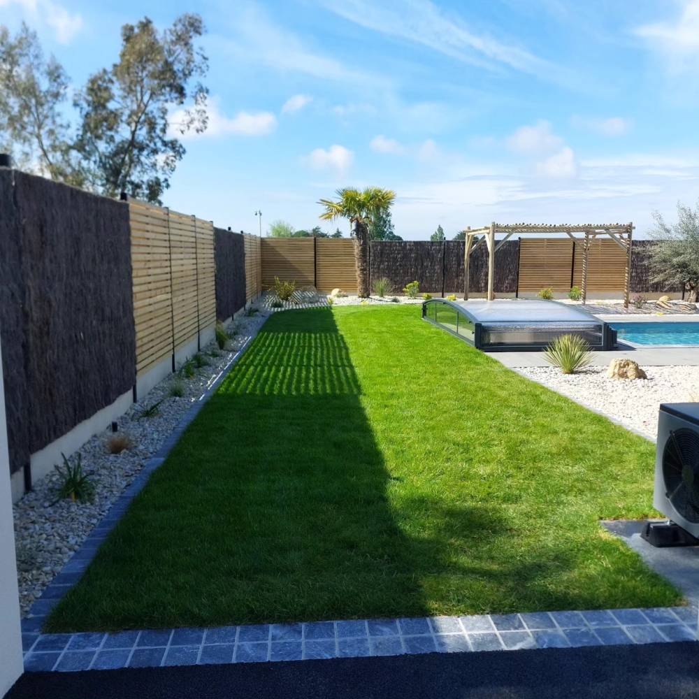 plantation et gazon de placage